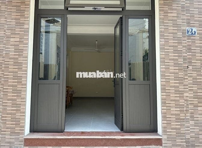 Cho thuê nhà mặt ngõ kinh doanh, văn phòng gần chợ, trường học.