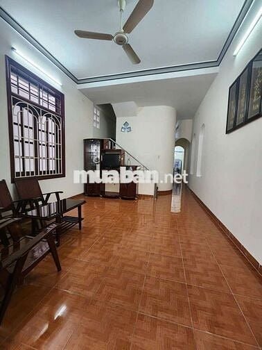 Cho Thuê Nhà Nguyên Căn 3PN-2WC đủ nội thất, đường xe hơi