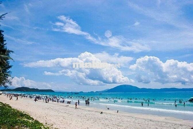 Bán đất 2 mặt tiền, đối diện vườn hoa