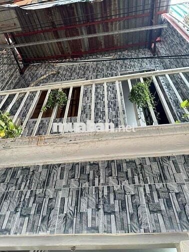 nhà nhỏ đẹp 1 lầu có ban công điện nước chính