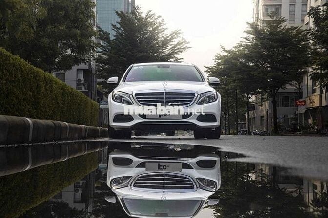Mercedes Benz C250 Exclusive 2018 - Trắng/Đen