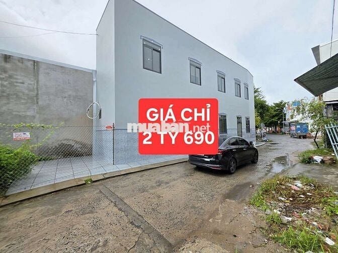 NHÀ MẶT TIỀN CÓ SÂN Ô TÔ VÀ 4 PHÒNG NGỦ
