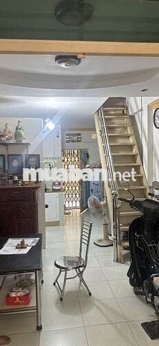 Nhà 2 mặt tiền diện tích 21m2/46m2 1 lầu 1pn hẻm 2// Lạc Long Quân