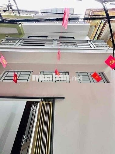 BÁN NHÀ PHỐ ĐỖ NHUẬN GẦN CÔNG VIÊN HOÀ BÌNH DT 51 M x 4 Tâng Mặt ngõ