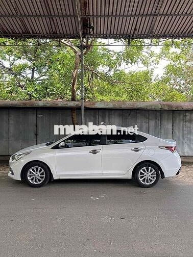 Hyundai accent số tự động
