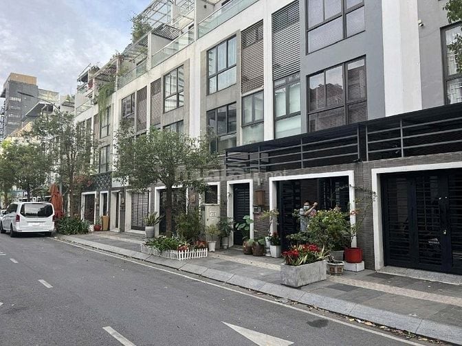 Cho thuê nhà phố liền kề khu Hà Đô Centrosa Phường 12 Quận 10