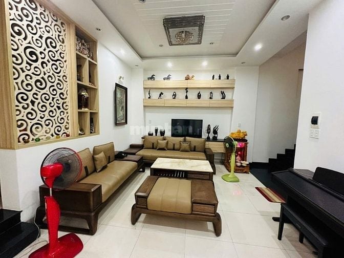 Vị trí hiếm có khó tìm, nhà 4 tầng chỉ sau lưng nhà mặt tiền Trần Phú