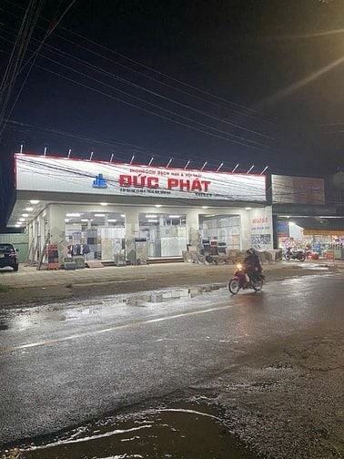 Hạ Giá 3 tỷ! HH 2%. Bán Showoom Nội Thất 2MT đường An Viễn- Xã Đồi 61