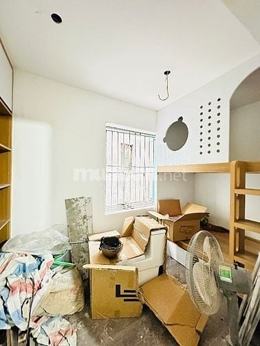 Chính chủ bán tập thể 40m2 tầng 2 lô góc 2 PN, vs khép kín. 2.68 tỷ