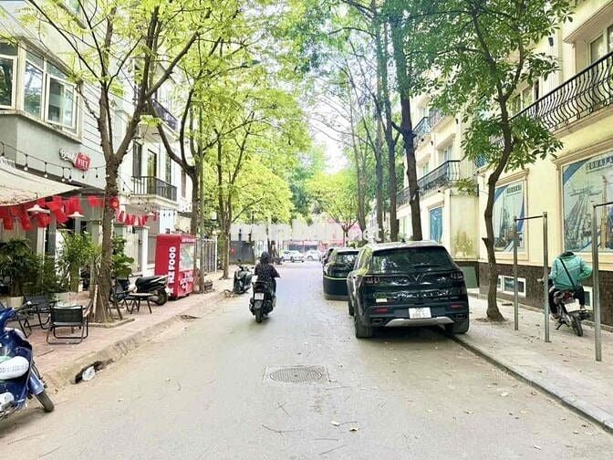 ĐẤT DỊCH VỤ XA LA HÀ ĐÔNG M GIÁ 13 TỶ 700 TRIỆU