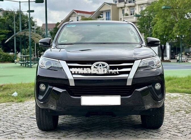 Toyota Fortuner 2020 2.4G 4x2 MT - 20,000 km 1 chủ
