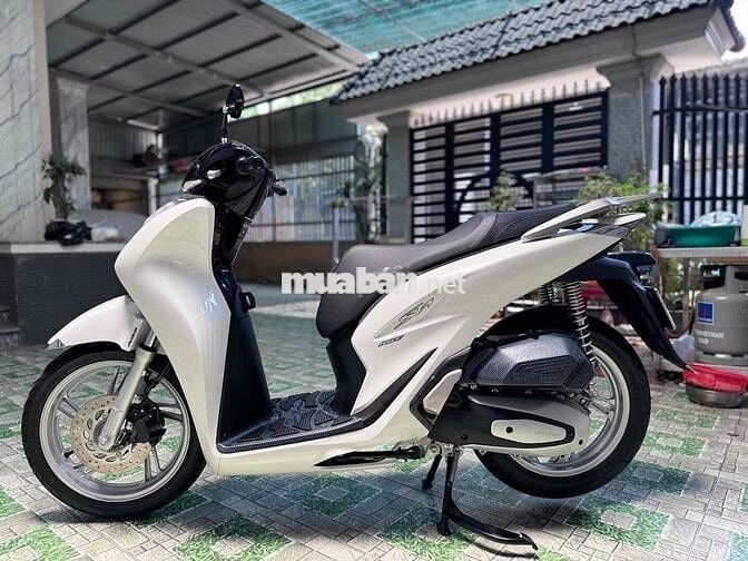 SH 160 ABS Trắng Đen 2024