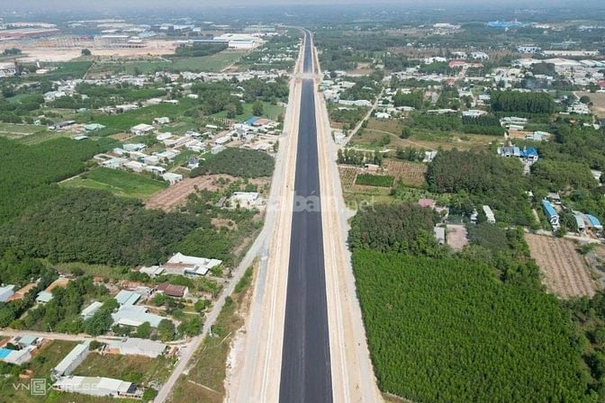 Bán lô đất lớn góc 2 mặt tiền ngay Cao Tốc Biên Hoà - Vũng Tàu