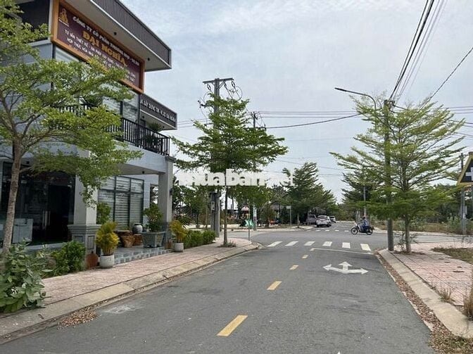 kẹt tiền bán lô đất Long Cang, 90m2, sổ sẵn