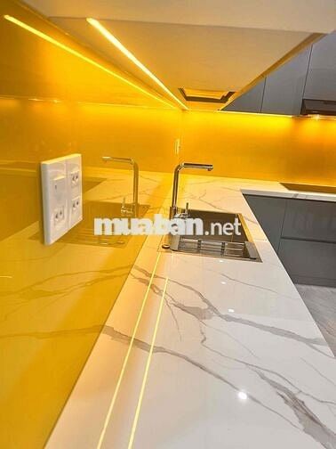 Bán nhà vip ; gần chợ Đông Nam Hoà xuân