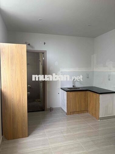Cho thuê căn hộ dịch vụ chỉ 4,5, giáp linh trung, sẵn máy lạnh bếp tủ