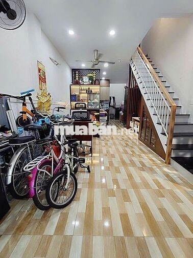 Nhà mới nội thất cao cấp, gần Trường THCS Lý Thường Kiệt.