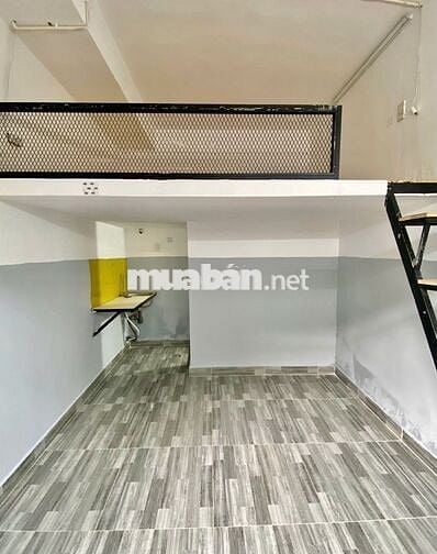 Phòng gác đẹp có cửa sổ, máy lạnh_ gần lotter mart Nguyễn Văn Lượng