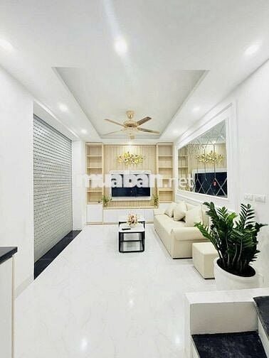 BÁN NHÀ ĐẸP CẦU GIẤY – 5 TẦNG FULL NỘI THẤT – BA GÁC ĐỖ CỬA