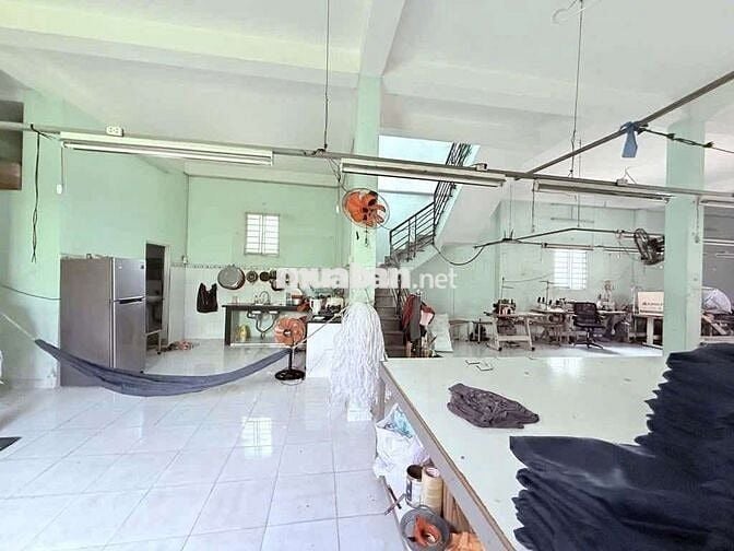 Xưởng kV 1100 m giá 55tr đang hoạt động xưởng may bà điểm hóc môn
