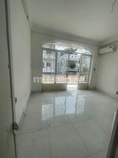 Cho thuê nhà góc 2 mặt tiền 111 Trần Khắc Chân, Quận 1