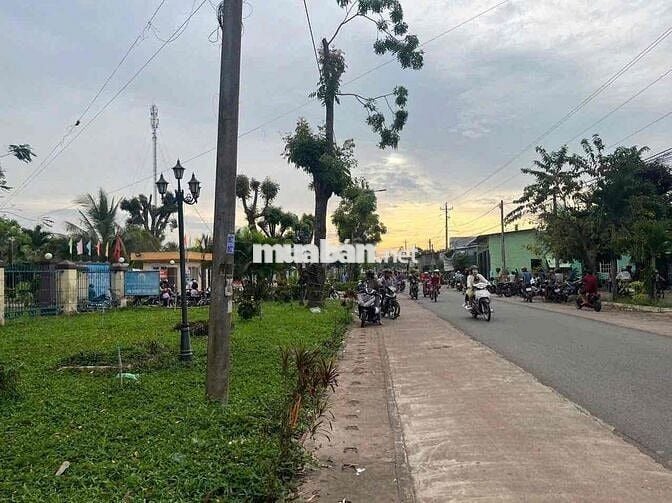 bán 1000m2 full hồng ngang 15m nở hậu 16m,mặt tiền đường nhựa Xuân Lộc