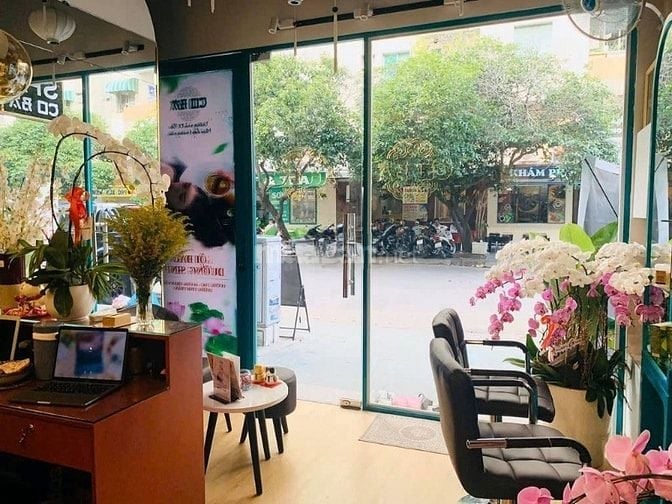 GIÁ RẺ MẶT TIỀN ĐƯỜNG HOA SỨ PN 5x11m. TRỆT, 2 LẦU 35 TRIỆU/THÁNG