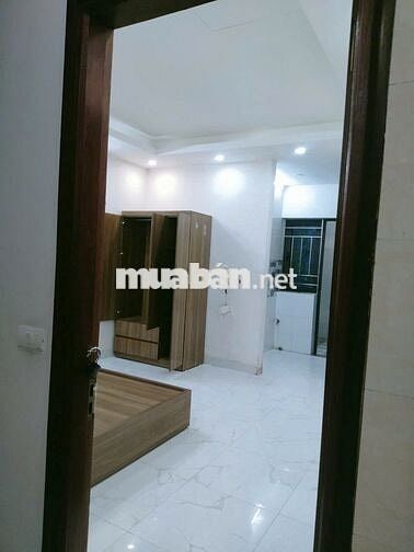 Giá 4 tr. CCMN khép kín 23m2, KCC, trong ngõ phố Trung Phụng