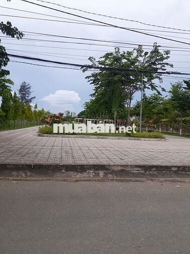 Bán nền Mặt Tiền đối diện Trường Đại Học Kiến Trúc ,Công Viên Lớn