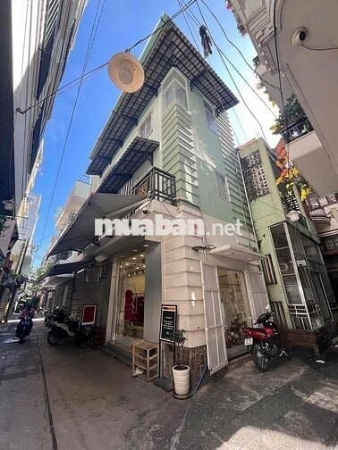 Cho thuê nhà Hẻm Xe Hơi 4x16 Trệt 2 lầu Sân Thượng , Q3