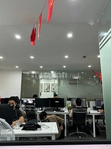 Tuyển dụng lái xe con giờ hành chính 