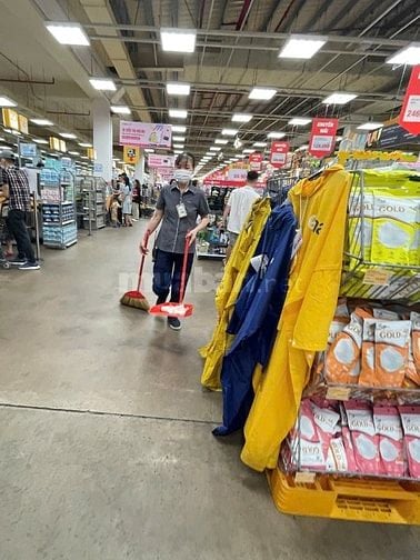 Cần 3 Chị Tạp Vụ, Vệ Sinh Quầy Hàng Lương Ổn Định Và Lâu Dài