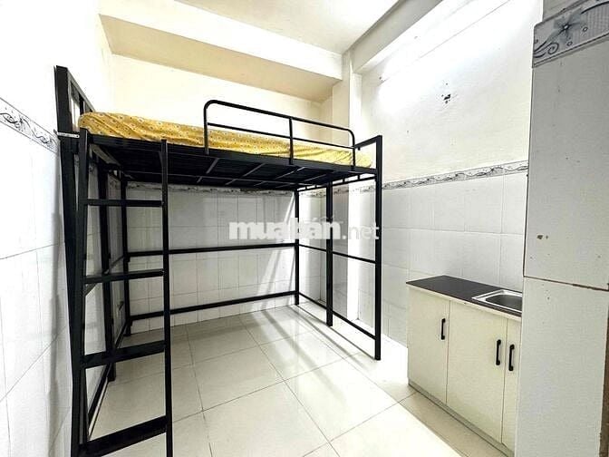 Phòng có gác , nội thất đầy đủ , giá rẻ