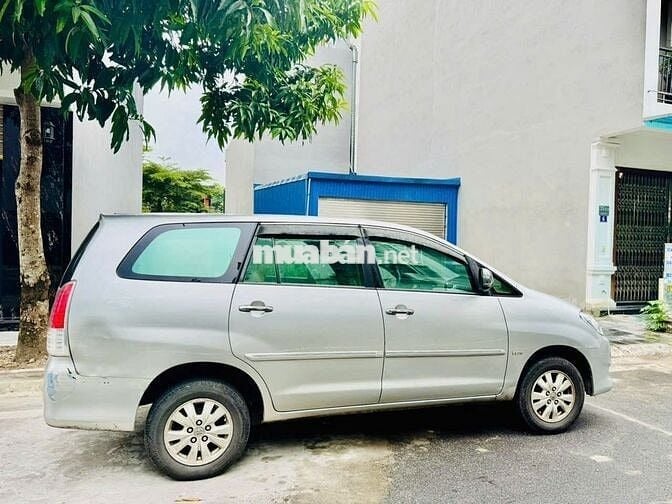 Toyota Innova 2009 G - 28000 km