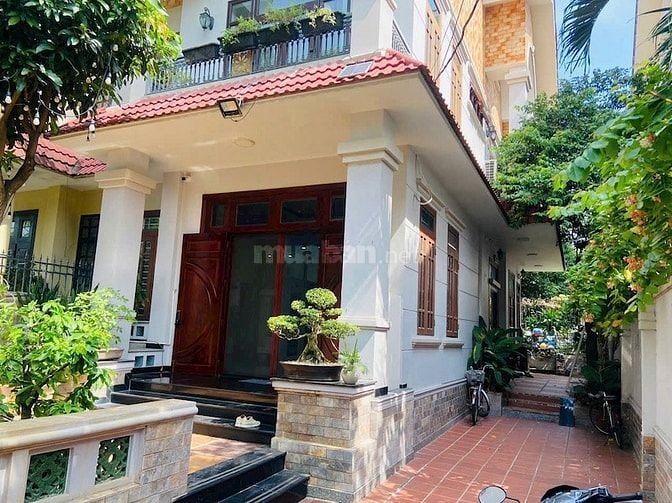 Bán biệt thự Ngô Quang Huy, Thảo Điền, 201m² đất, 1 trệt 2 lầu