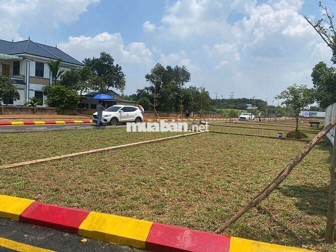 EM BÁN LÔ GÓC NẰM TRÊN TRỤC ĐƯỜNG LIÊN XÃ