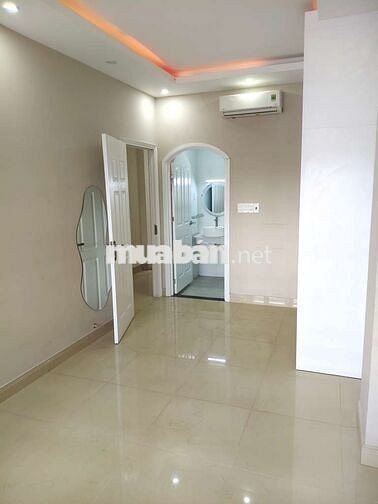 Cách Chợ đêm Linh Trung 500m. Phòng đẹp cho nữ sinh viên.
