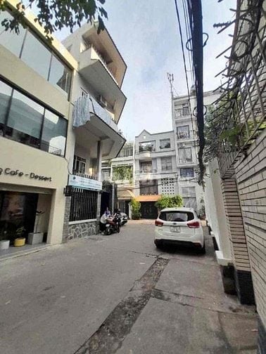 Bán tòa CHDV có 15 phòng HXH 8m Nguyễn Cửu Vân P17 6.3x18=110m2 1T4L T