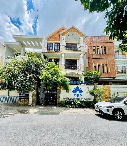 CHO THUÊ BIỆT THỰ PHAN XÍCH LONG PN HẦM, 4 TẦNG 144m2,  