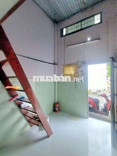 Phòng trệt mặt tiền đầu hẻm ôtô đỗ cửa, 2,5m×4,5m, trần cao, gác rộng