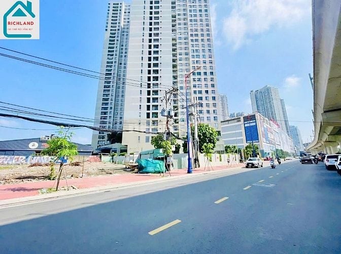 Cho Thuê Nhà: 79-81 Xa Lộ Hà Nội, P.Thảo Điền, Quận 2_DT:16m x57m 