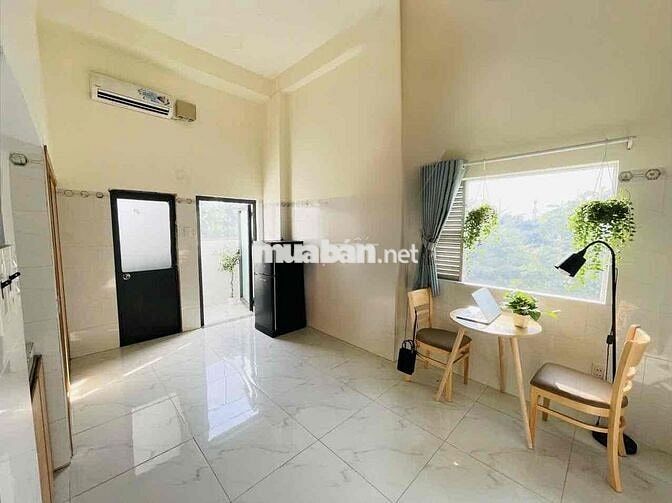 Phòng ban công máy lạnh free 2 xe 3tr8