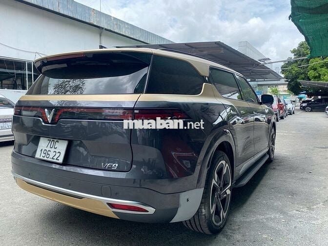 Hãng xe Vinfast VF9 cần bán nhanh.