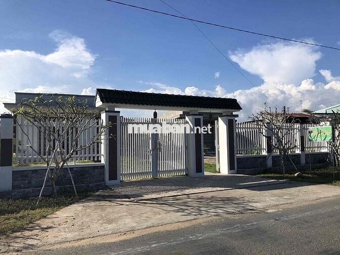 Cần bán 1000m2 đất lúa có sẵn 160m2 thổ cư. ĐÃ XÂY DỰNG RÀO QUANH ĐẤT