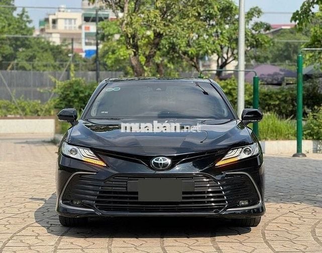 Toyota Camry 2023 2.0Q - 24,000 km. Siêu đẹp.