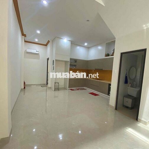 Cho thuê nhà 3 tầng 4pn/4wc hoà xuân sát võ chí công