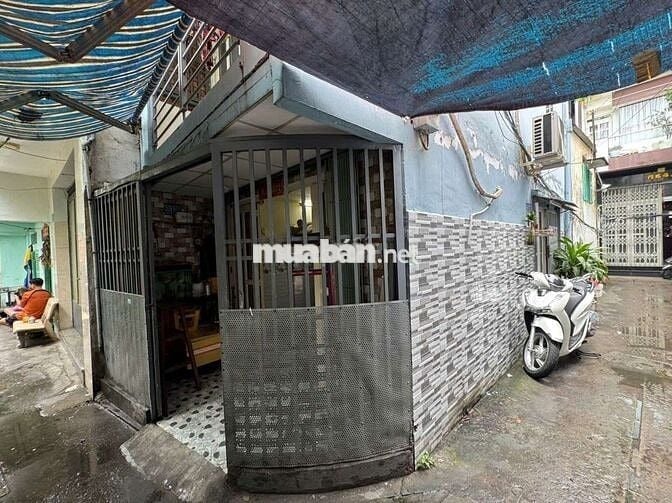 Bán nhà Phạm Văn Chí Quận 6 dt 3,3x8m giá 3,3 tỷ.