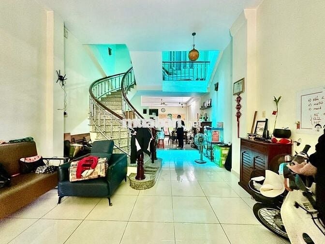 📍128B Trường Sa, Phường 2, Bình Thạnh 📍5x18,5 - 3 Lầu 5PN