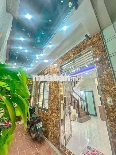 Hiếm !giá đầu tư ,ngõ 3 gác gần ô tô full nội thất sổ vuông nở hậu