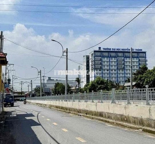 bán căn nhà biệt thự bốn tầng đường thông xe tải dt 9x18 đối diện trườ